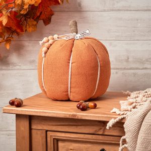 A beautiful orange fabric pumpkin with hanging wooden bead detailing. These are weighted doorstops but would definitely look beautiful placed absolutely anywhere!! Each one finished with a chunky hessian stalk & Hello Pumpkin Tag detailing. A must have for displaying throughout Autumn. Size: 25 x 20cm