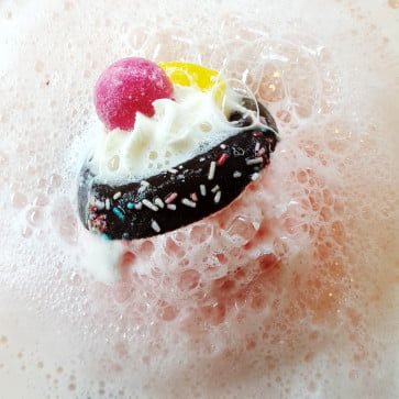 Move Over Pavlova Bath Bomb, 160g - Bomb Cosmetics - Image 2