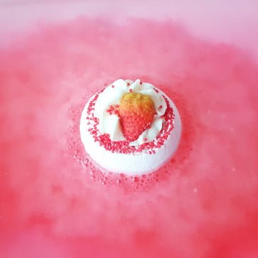 Strawberry Sunrise Bath Bomb, 160g - Bomb Cosmetics - Image 2
