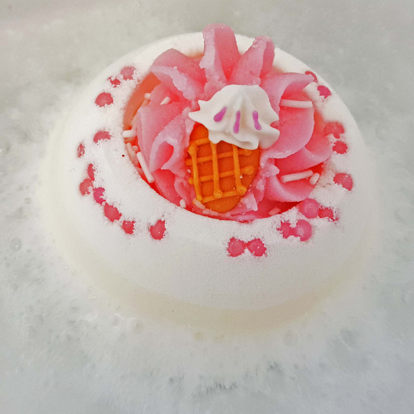 Ice Cream Queen Bath Bomb, 160g - Bomb Cosmetics - Image 2