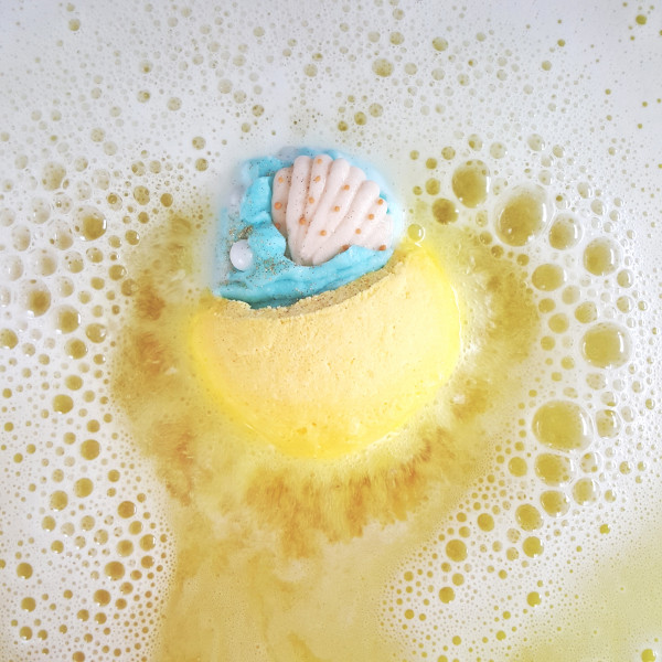 Mermaid's Delight Bath Bomb, 160g - Bomb Cosmetics - Image 2
