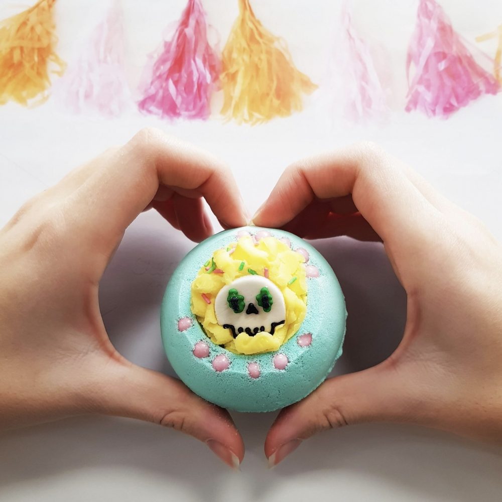 ‘You Had Me At Hola’ Sugar Skull Bath Bomb, 160g - Bomb Cosmetics - Image 2
