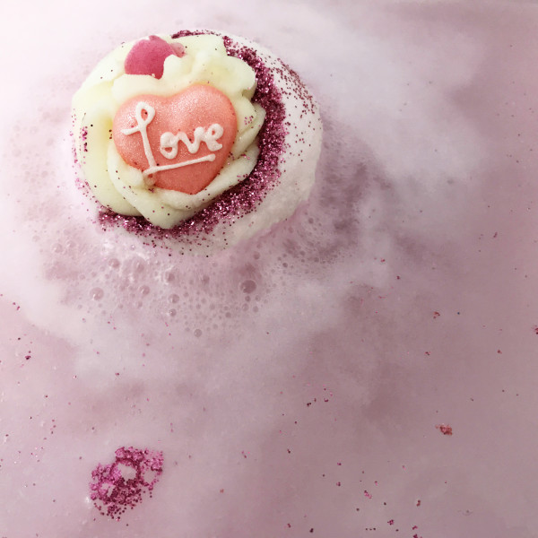 Fell In Love With A Swirl Bath Bomb, 160g - Bomb Cosmetics - Image 2
