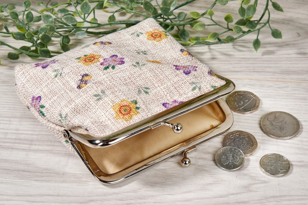 Bumble Bee Flower Purse - Langs - Image 2