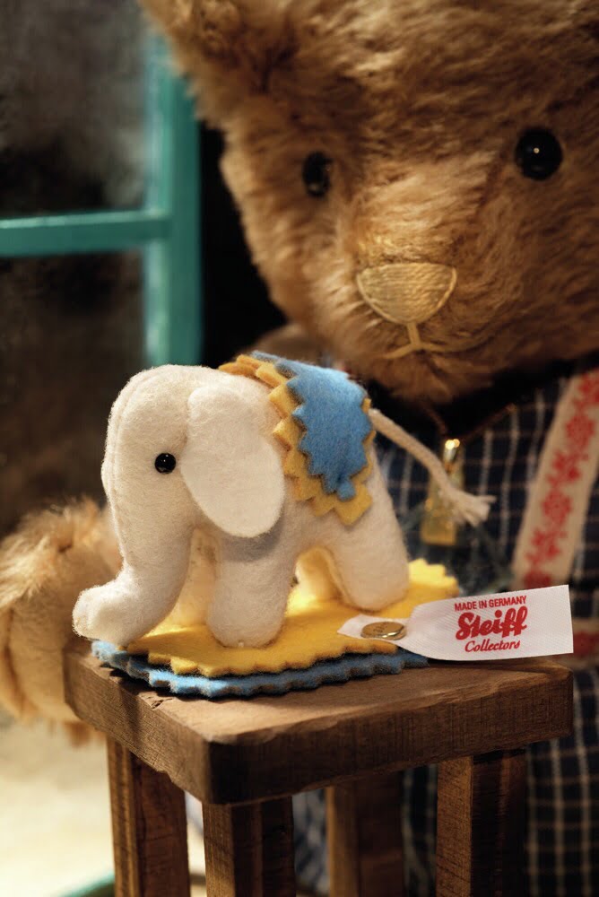 135 year Jubilee elephant - Steiff Limited Edition EAN 021442 - Image 2