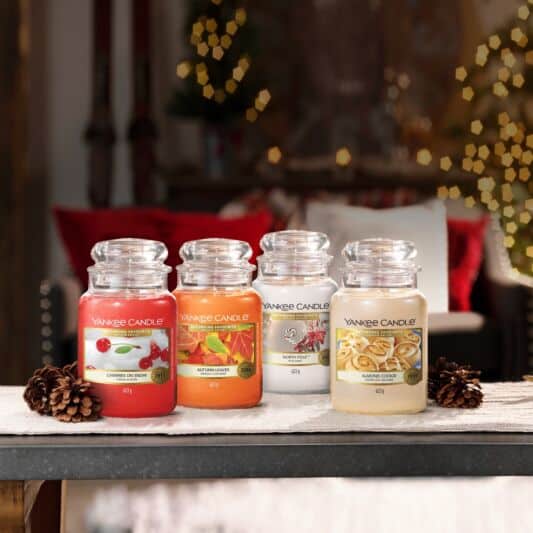 Yankee Candle Returning Favourites - Almond Cookie Large Jar, 623g - Image 2