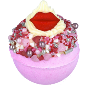 Kiss Chase Bath Bomb, 160g - Bomb Cosmetics