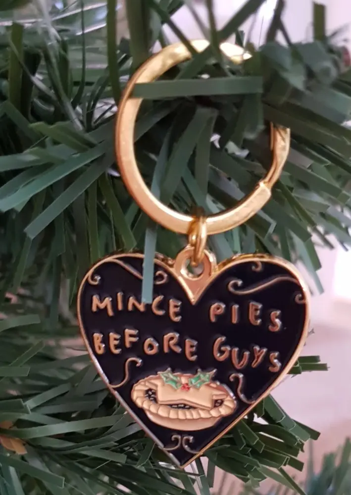 'Mince Pies Before Guys' Christmas Metal Keyring - CGB Giftware