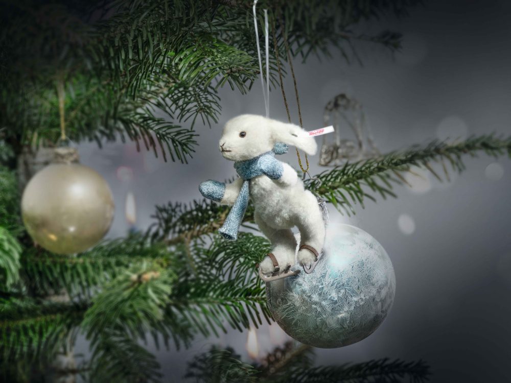 Steiff Rabbit Ice Skater Ornament - Limited Edition EAN 007149 - Image 2