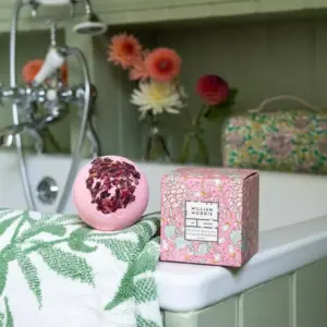 William Morris The Modern Homemaker Rose Petal Vegan Bath Fizzer 200g Bath Bomb